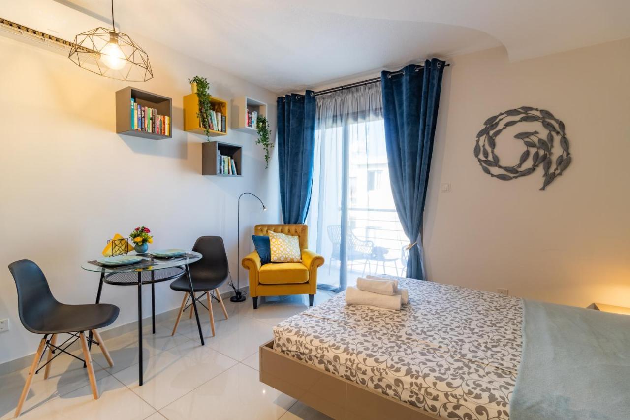 Light House - Seafront Cosy Studio With Library Paphos Buitenkant foto