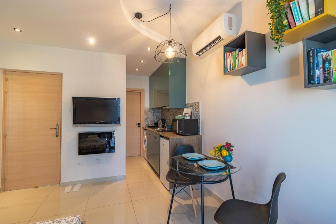 Light House - Seafront Cosy Studio With Library Paphos Buitenkant foto