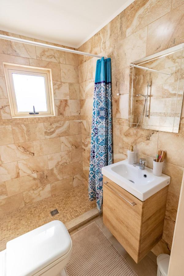Light House - Seafront Cosy Studio With Library Paphos Buitenkant foto