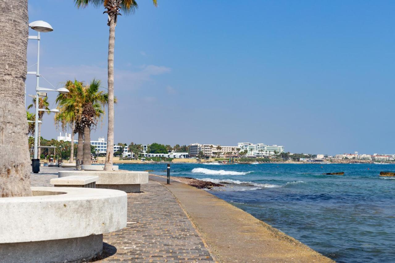 Light House - Seafront Cosy Studio With Library Paphos Buitenkant foto