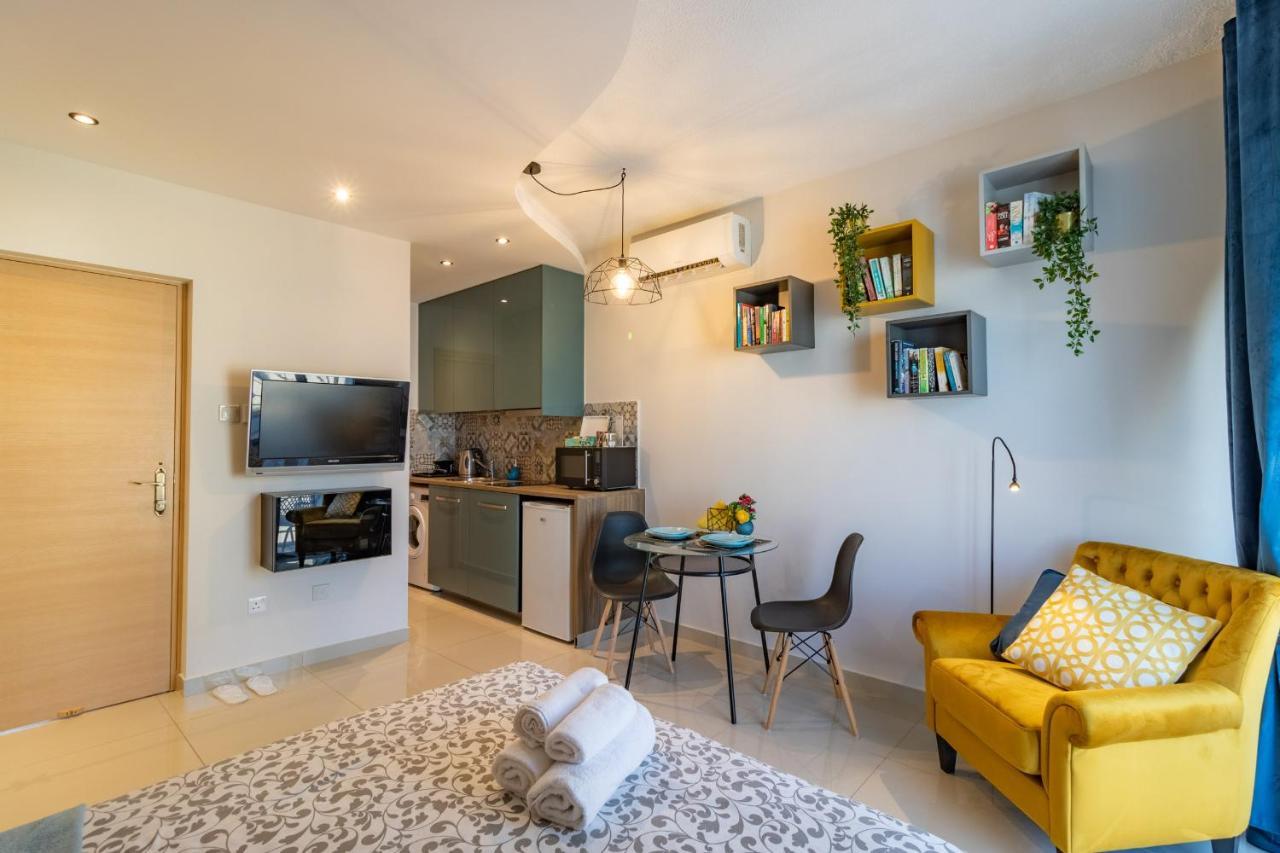 Light House - Seafront Cosy Studio With Library Paphos Buitenkant foto