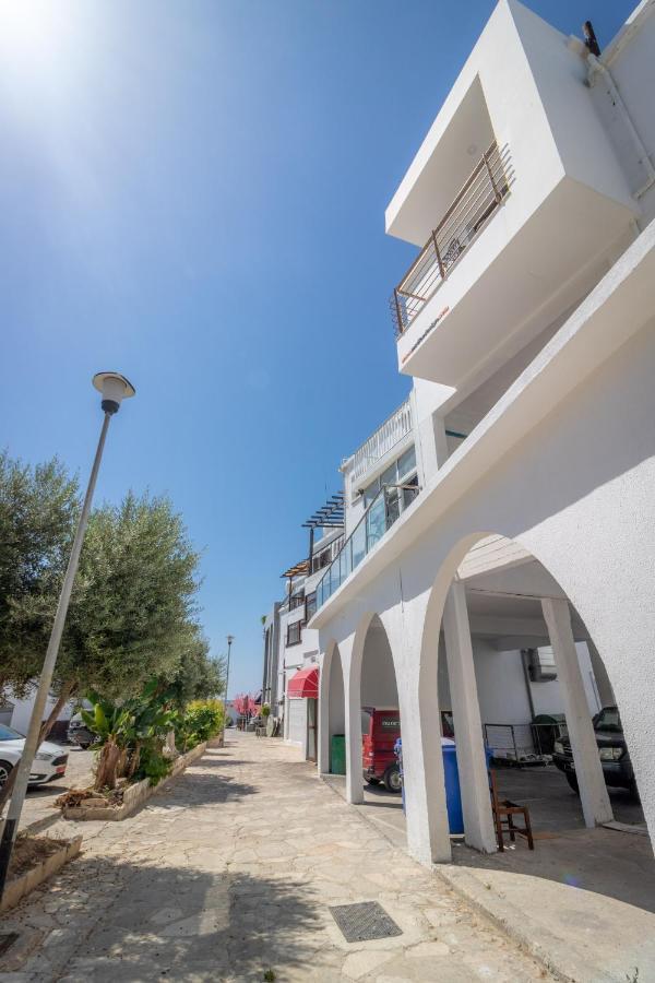 Light House - Seafront Cosy Studio With Library Paphos Buitenkant foto